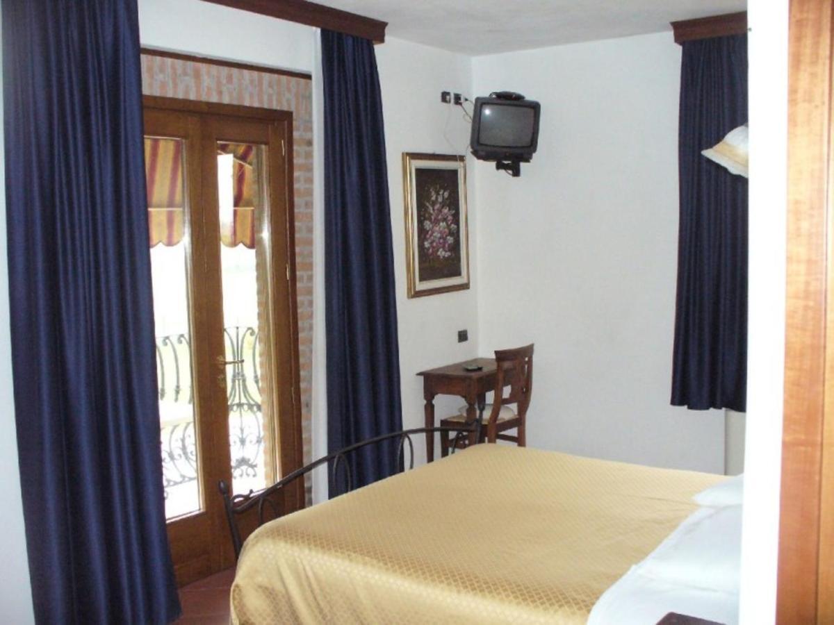 Agriturismo Corte Trincerone Mantua Habitación foto